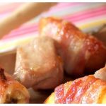 Brochettes de porc fruitées au bacon effiloché