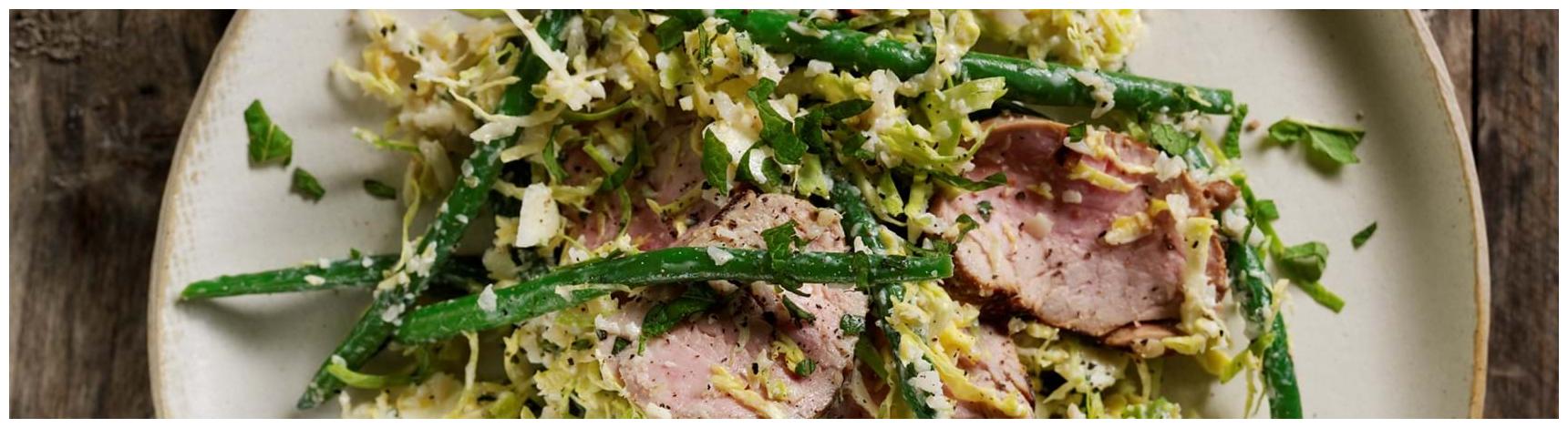 Filet de porc avec salade de légumes verts