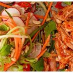 Porc effiloché thaïlandais avec salade asiatique